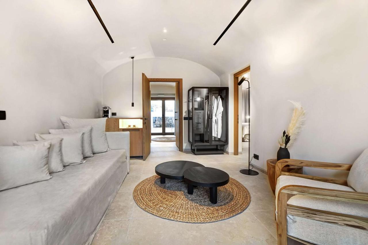 Radisson Blu Zaffron Resort, Santorini (Adults Only) Kamári エクステリア 写真